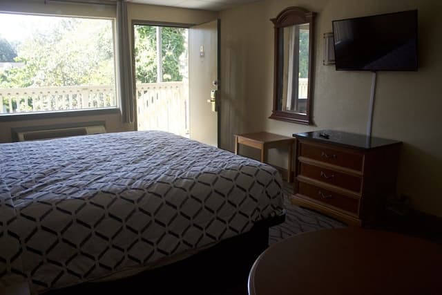 Standard Room, 1 King Bed