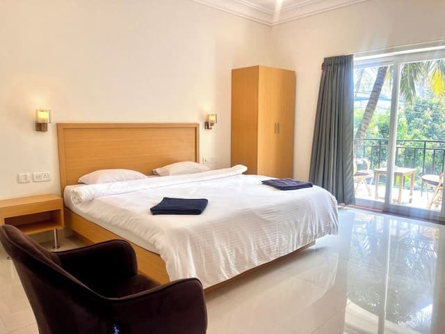 Superior Room, 1 King Bed, Balcony