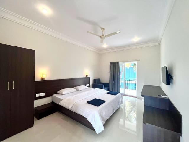 Superior Room, 1 King Bed, Balcony