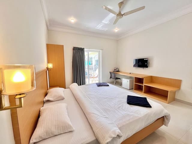 Superior Room, 1 King Bed, Balcony