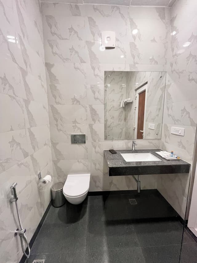 Luxury Room with Shower Glass Partition