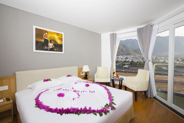 Deluxe Room, Balcony, City View