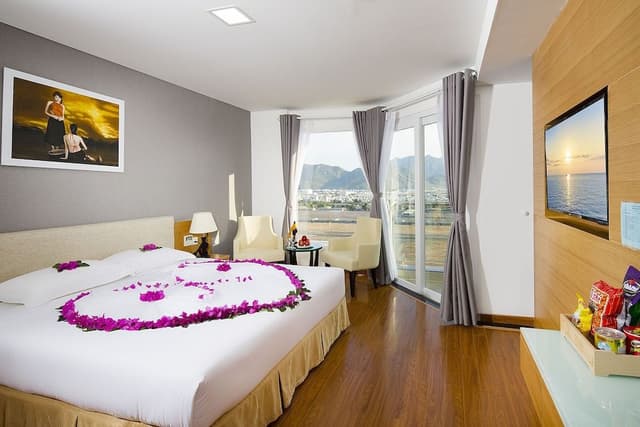 Deluxe Room, Balcony, City View