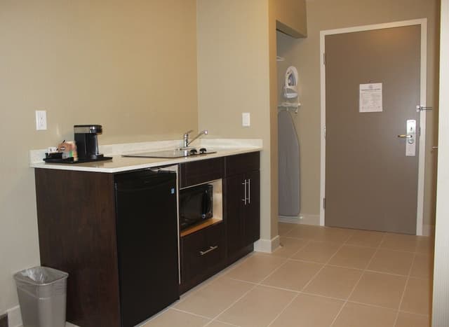 Double Room, 2 Queen Beds, Kitchenette