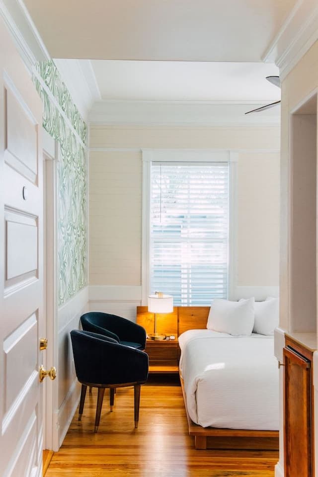 Signature Room, 1 King Bed, Non Smoking