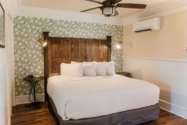 Grand Suite, 1 King Bed with Sofa bed, Non Smoking, City View