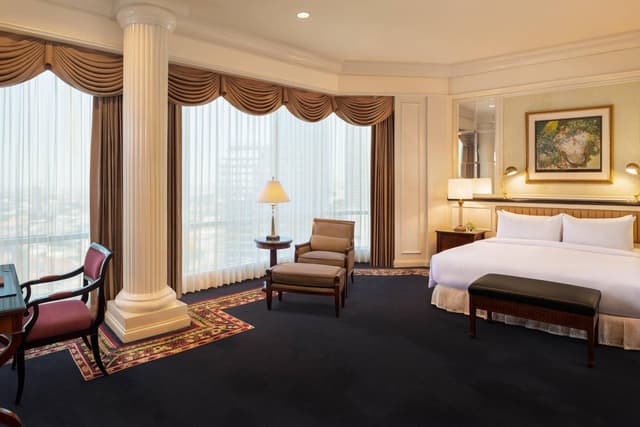 Presidential Suite, Executive Lounge Access, 2 Bedroom Suite, Skyline View, Balcony, Whirlpool
