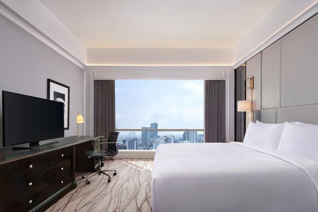 Executive Lounge Access, 1 Bedroom Residential Suite, 1 King, Skyline View