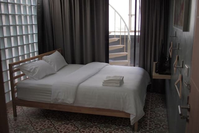 WXL Superior: King Room with Private Bathroom