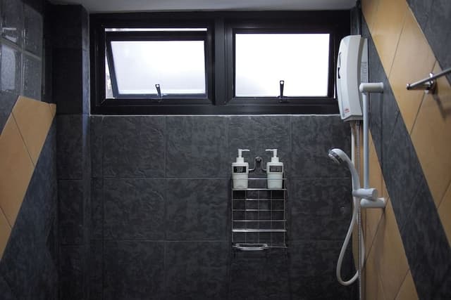 WXL Superior: King Room with Private Bathroom