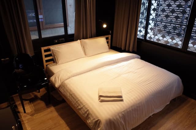 SL2 Classic: King Room with Private External Bathroom