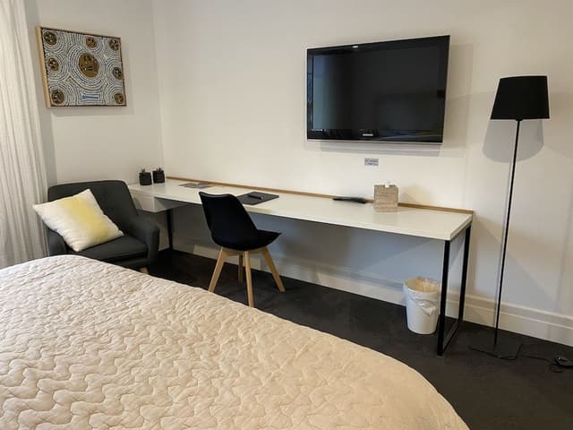 Sunny Suite