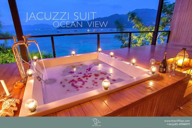 Jacuzzi Suite Ocean View