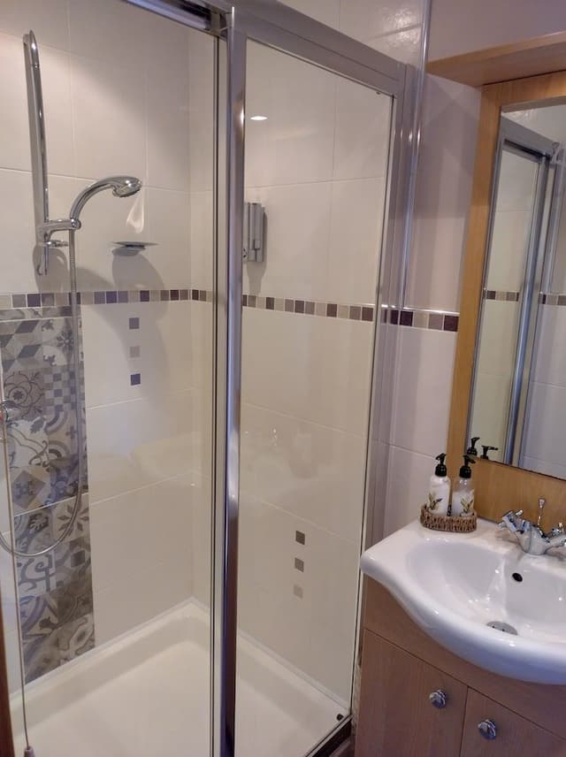 Room (Large Room 3)