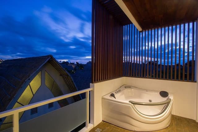 Suite, Jetted Tub (Tokyo)