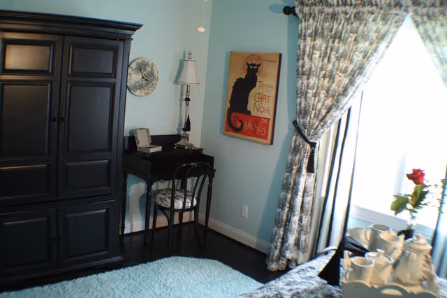 Luxury Room, 1 King Bed, Private Bathroom, Garden View
