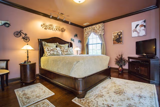 Deluxe Room, 1 Queen Bed, Ensuite