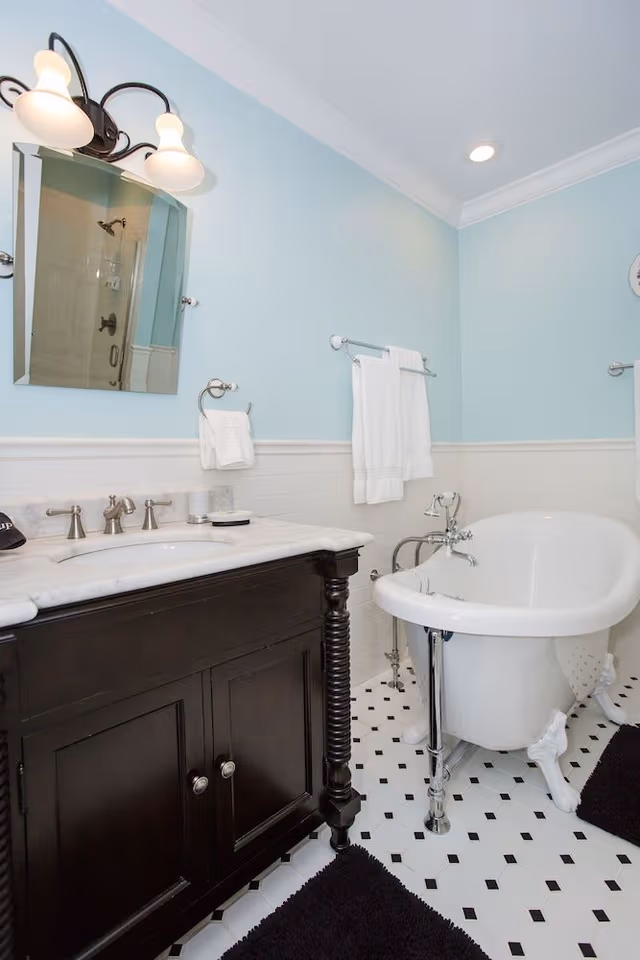 Luxury Room, 1 King Bed, Private Bathroom, Garden View