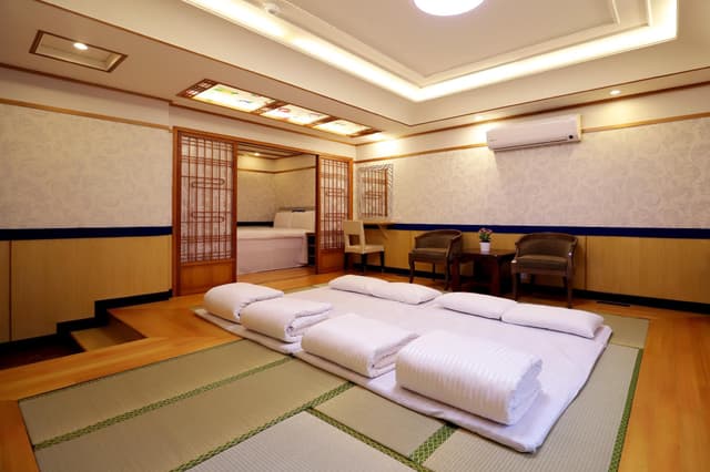 Deluxe Family Room