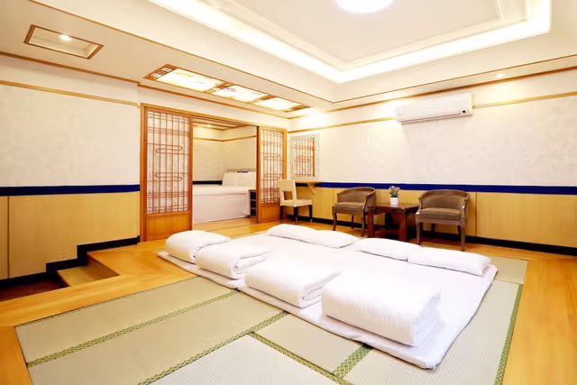 Deluxe Family Room