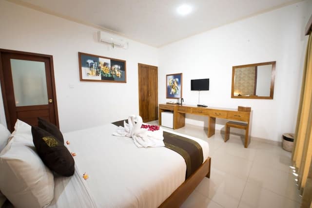 Deluxe Room, 1 Bedroom, Private Bathroom, Poolside