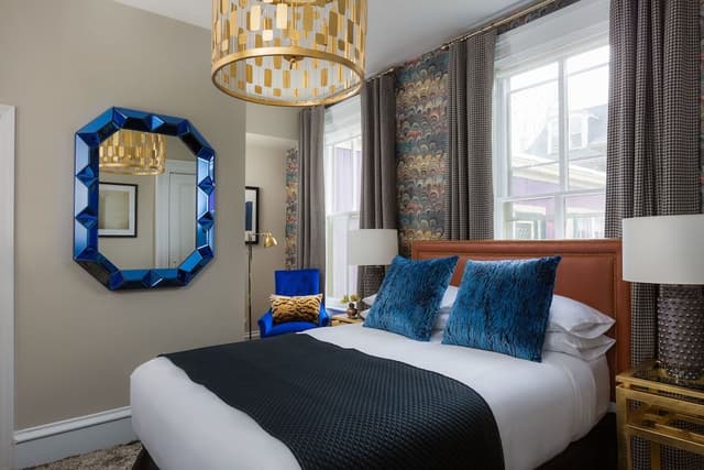 Gilded Suite (Free curated small plates breakfast included)