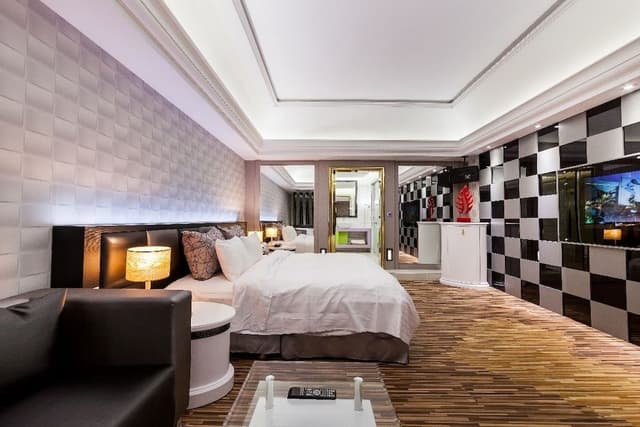 Luxury Suite