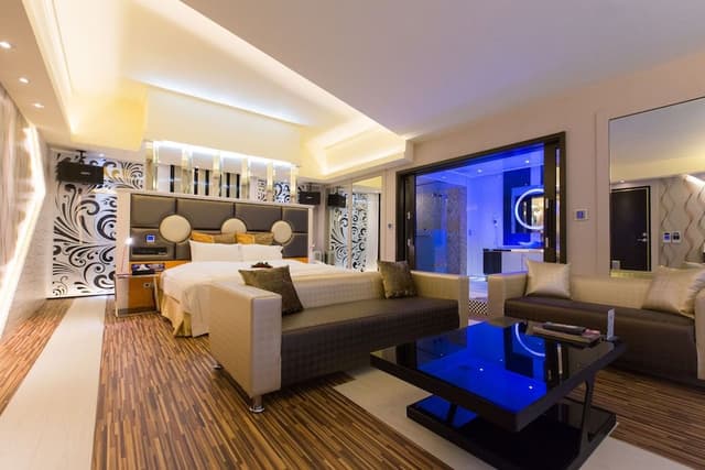 Design Double Room (Run of house, without massage chair)
