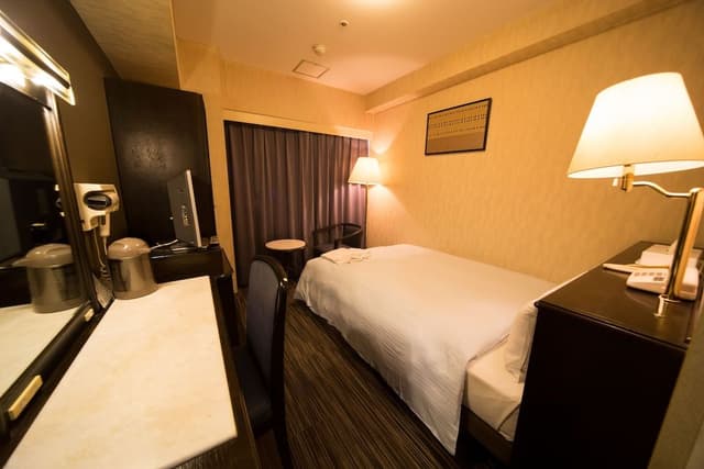 Semi Double Room, Smoking