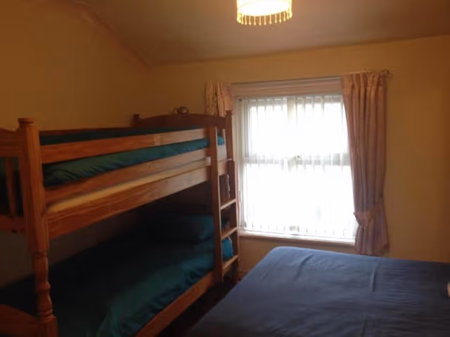 Deluxe family room for 5