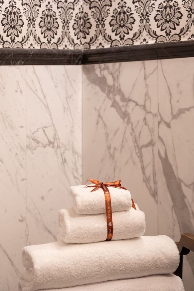 Suite, Jetted Tub, City View (King)