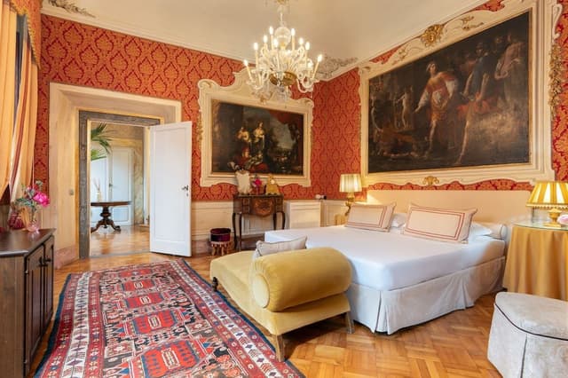 Suite (Imperial)