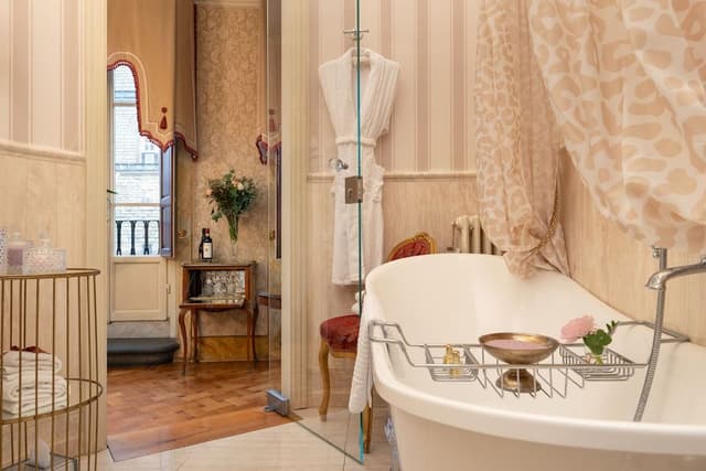 Suite (Imperial)