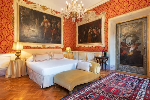 Suite (Imperial)