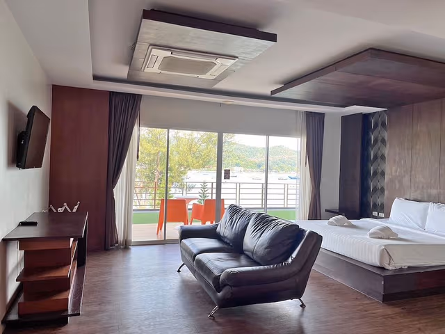 Luxury Double Room, Sea View (4th & 5th Floor)
