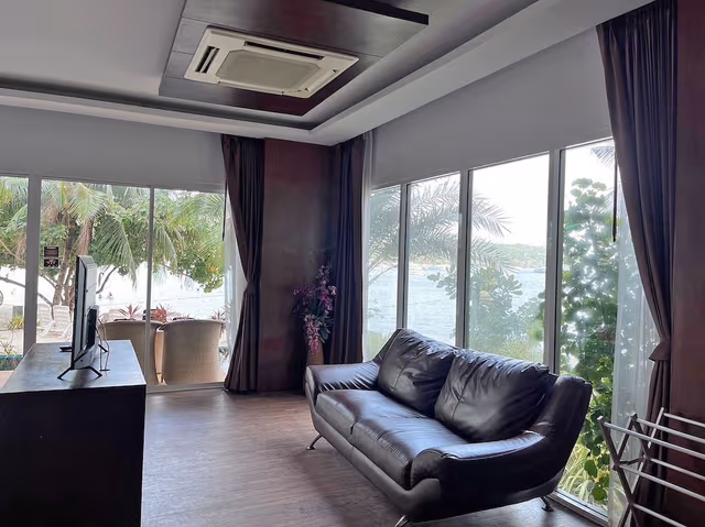 Luxury Room, Beachfront (1st Floor)
