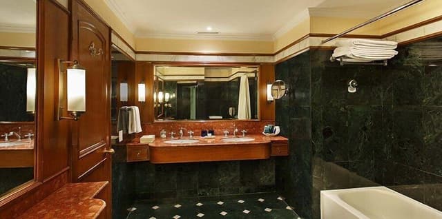 Luxury Suite