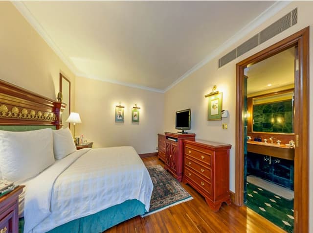 Deluxe Suite