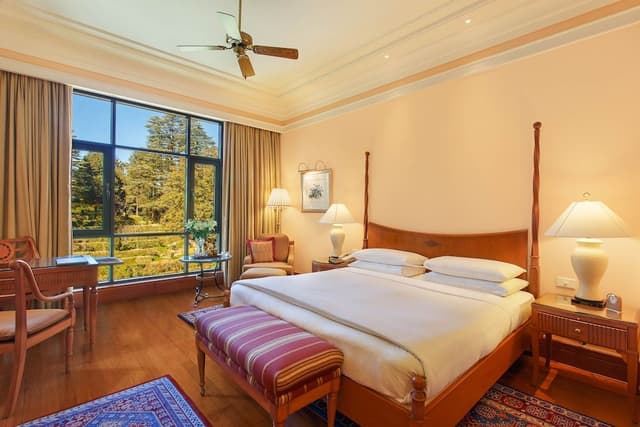 Deluxe Room, 1 King Bed, Garden View