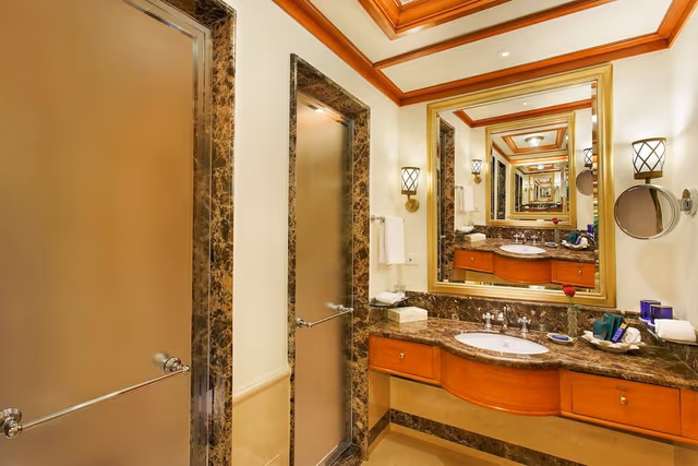 Deluxe Room, 1 King Bed, Garden View