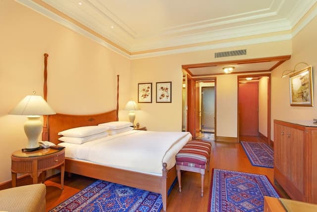 Deluxe Room, 1 King Bed, Garden View