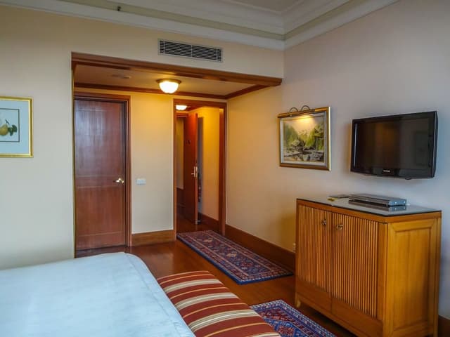Deluxe Room, 1 King Bed, Garden View