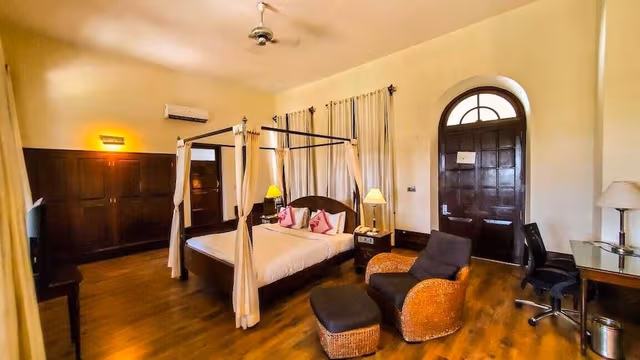 Heritage King Garden View Room with Balcony