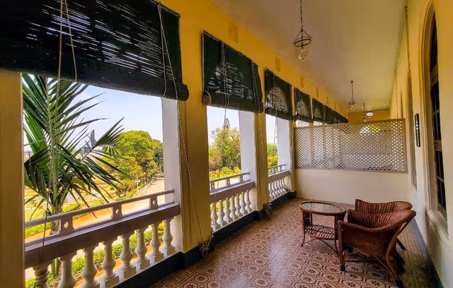 Heritage King Garden View Room with Balcony