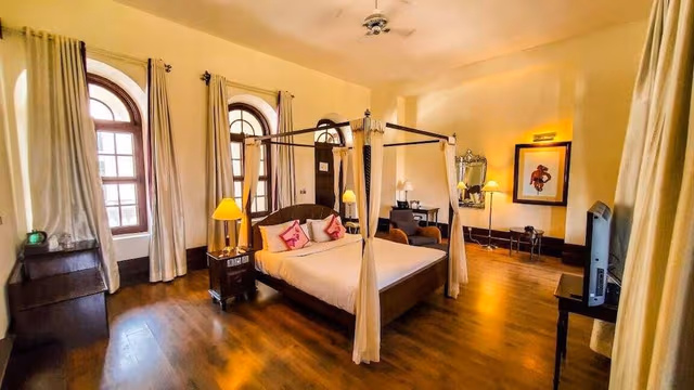 Heritage King Garden View Room with Balcony