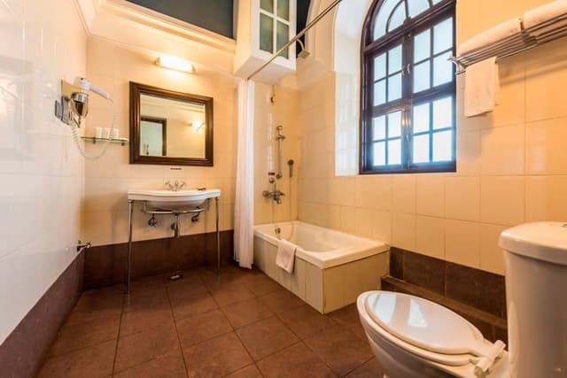 Heritage King Garden View Room with Balcony