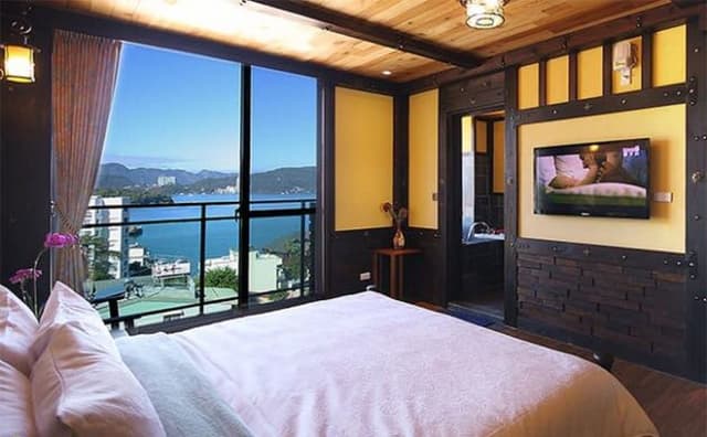 Double Room, 1 King Bed, Lake View