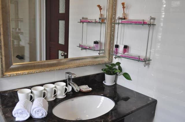 Quadruple Room, Bathtub