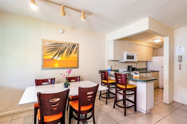 1 Bedroom Aparment, 1 Bath, Pool view
