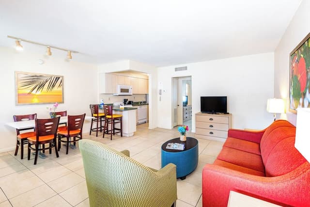 1 Bedroom Aparment, 1 Bath, Pool view